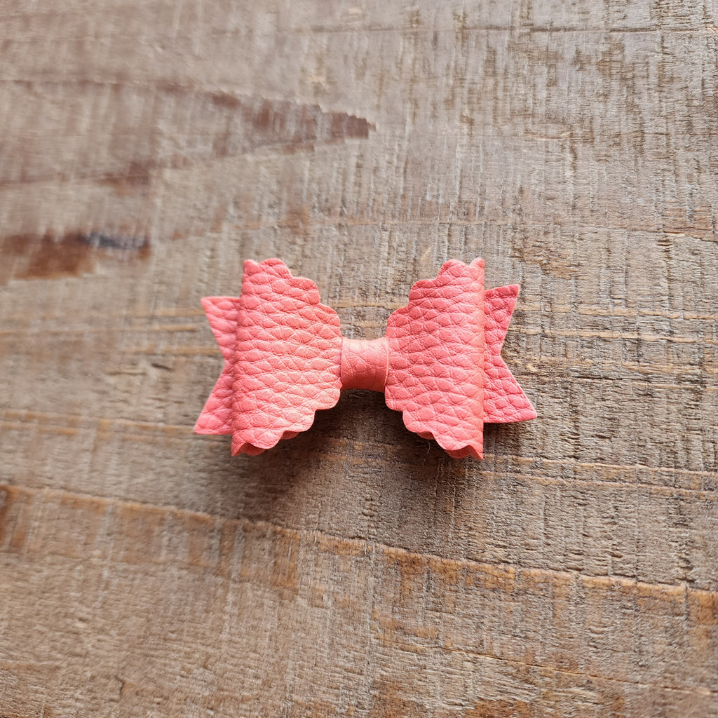 Scallop Pleather Bow Clip