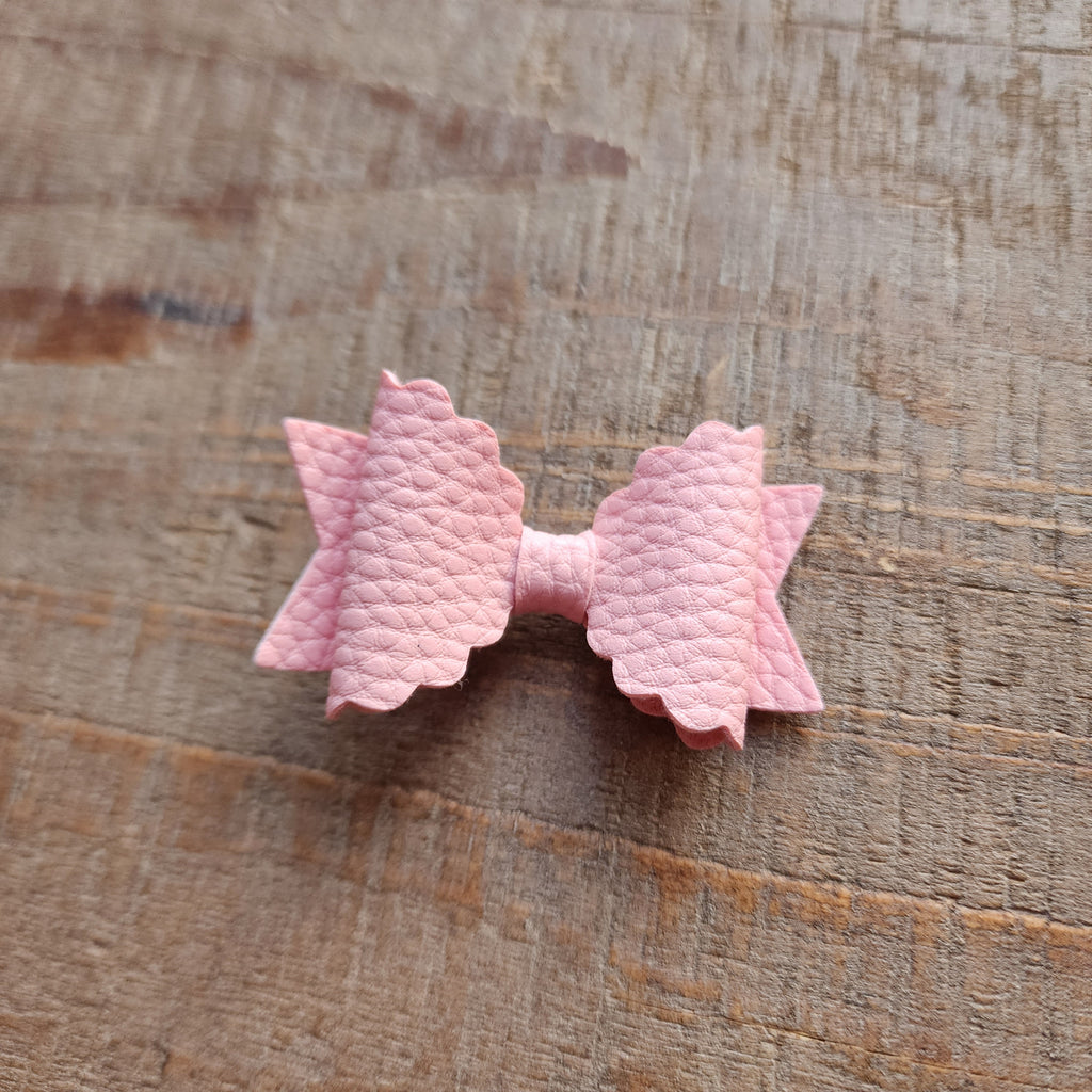 Scallop Pleather Bow Clip