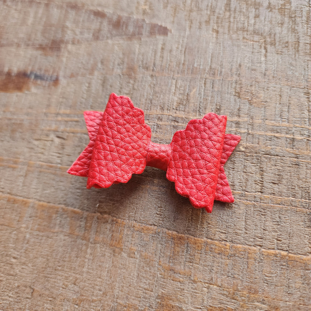 Scallop Pleather Bow Clip