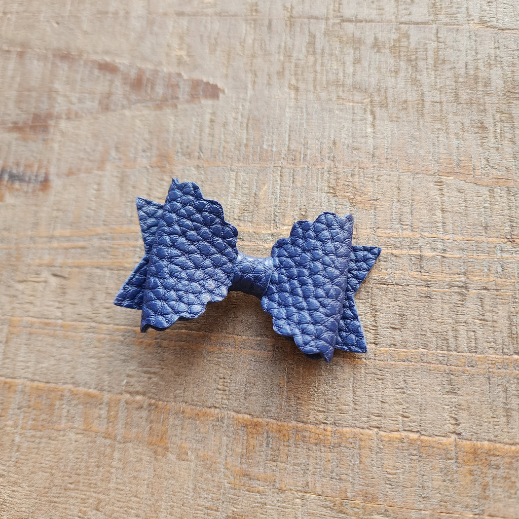 Scallop Pleather Bow Clip