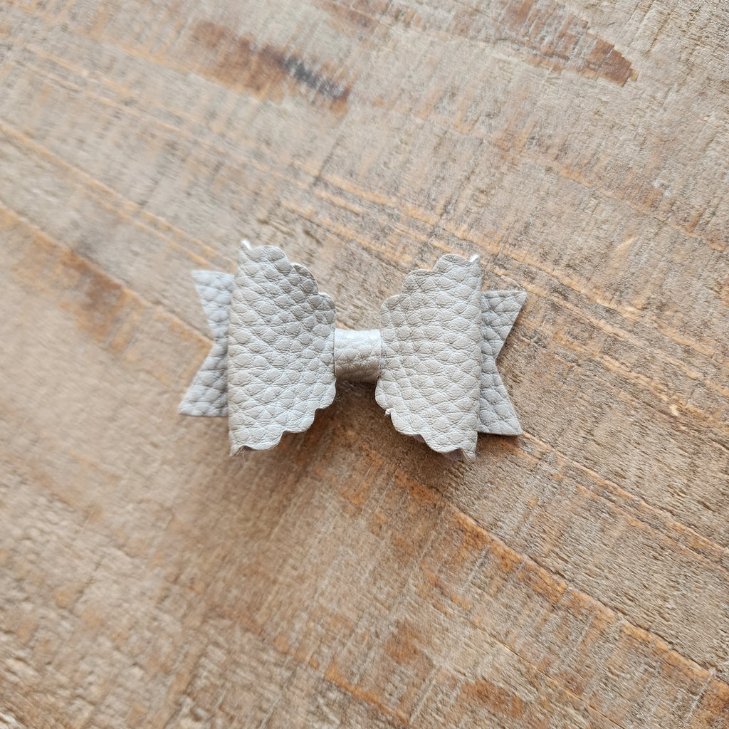 Scallop Pleather Bow Clip