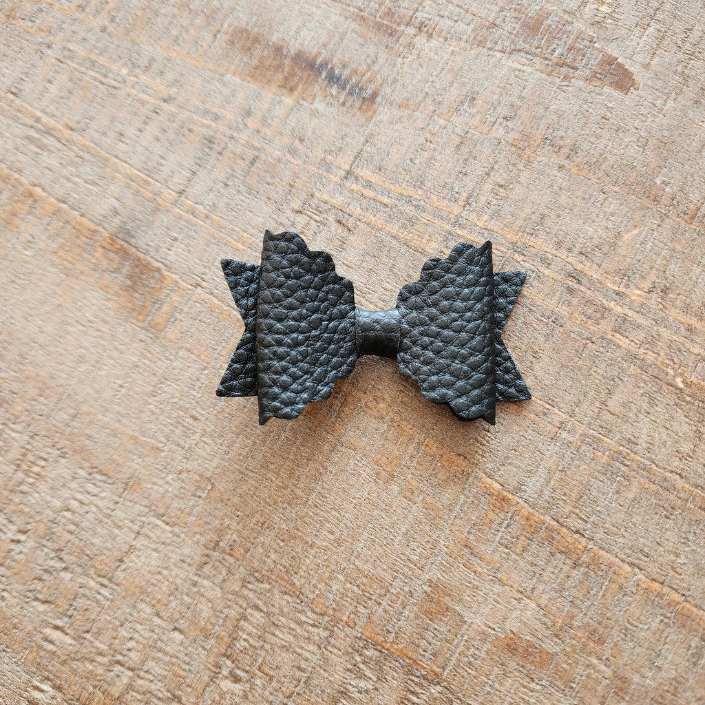 Scallop Pleather Bow Clip